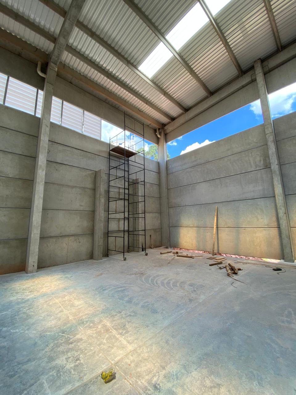 Telhados, estruturas metálicas e pintura industrial.