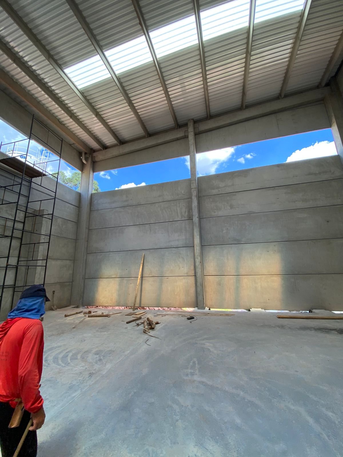 Telhados, estruturas metálicas e pintura industrial.
